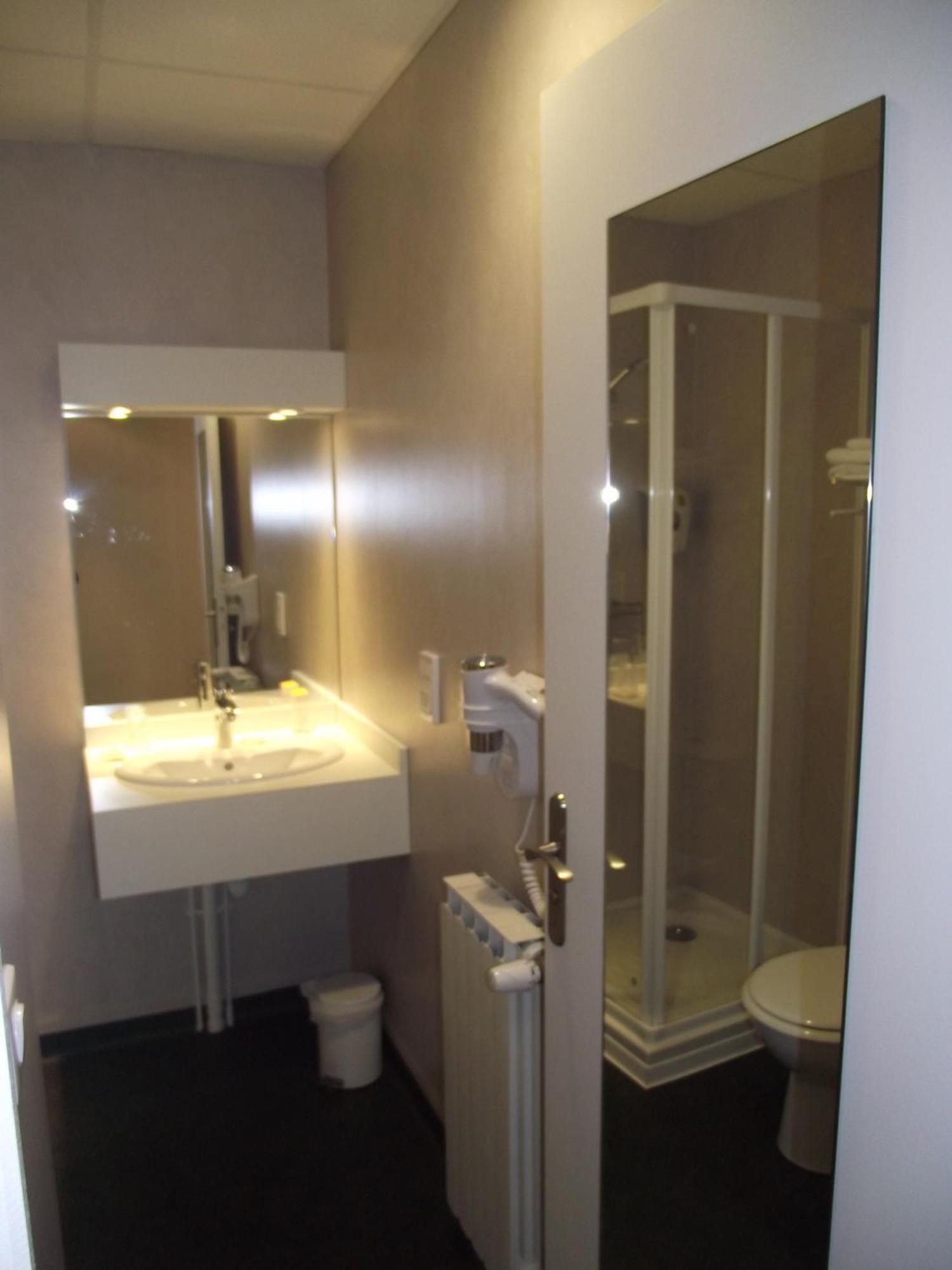Logis Hotel Des Bourbons Montluçon Zewnętrze zdjęcie