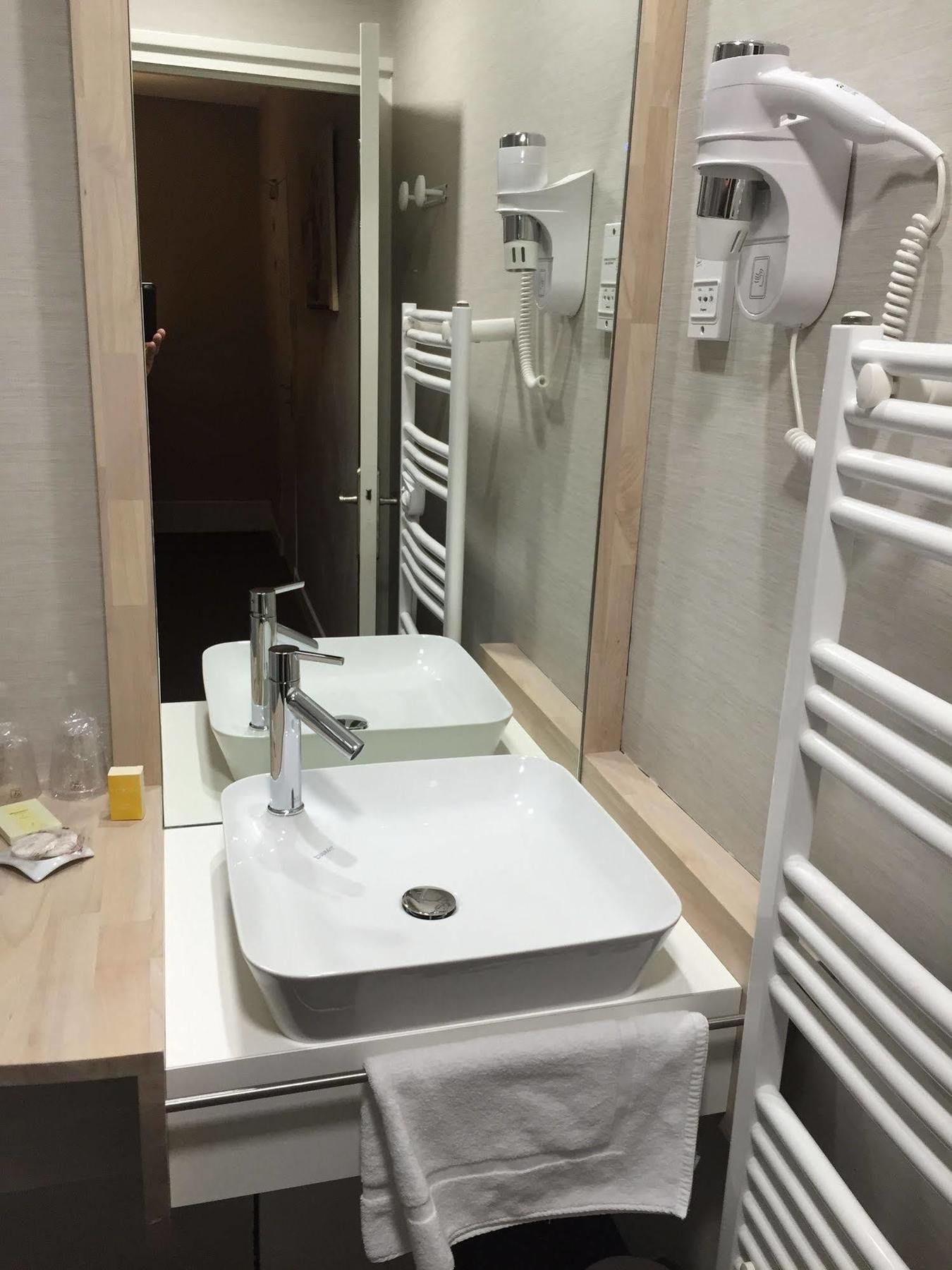 Logis Hotel Des Bourbons Montluçon Zewnętrze zdjęcie